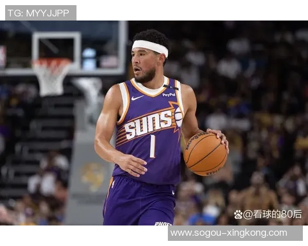 布克首节表现亮眼5投3中贡献6分3篮板2助攻1抢断但也有2次失误